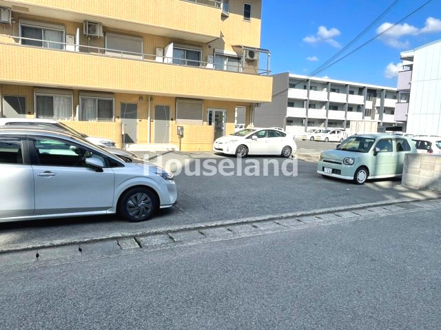 アンビエント黒田の駐車場