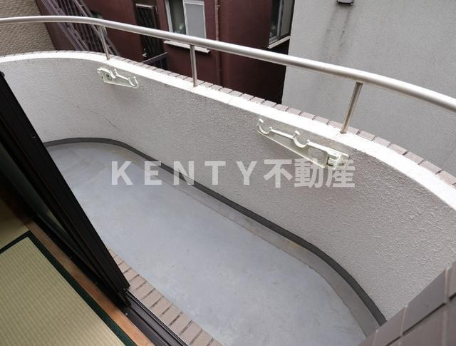 【バルコニー】 | ベルトピア池上 | 外からの目が気にならないバルコニーで洗濯物が干せます