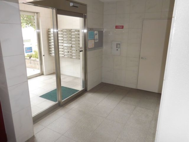 プライムコート南松原のエントランス