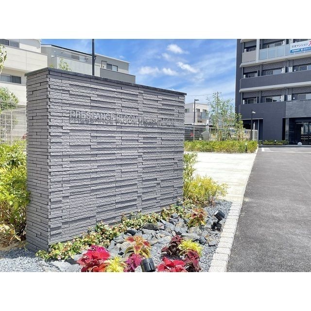 プレサンスブルーム東三国のエントランス