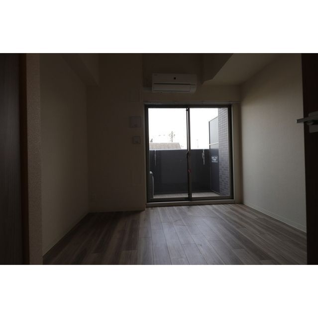 プレサンスブルーム東三国の洋室