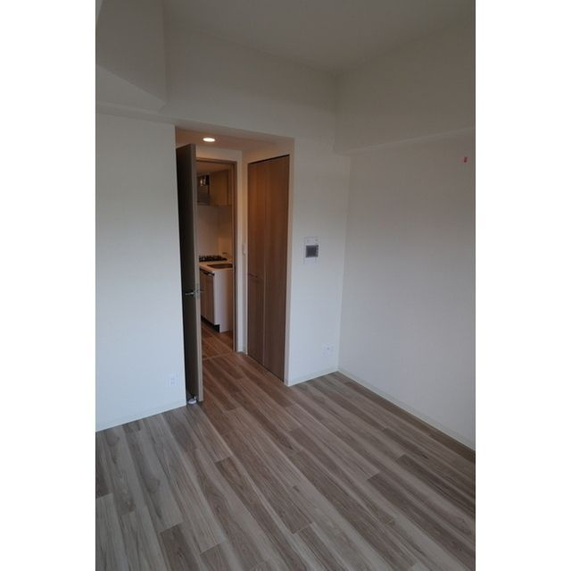 プレサンスブルーム東三国の洋室