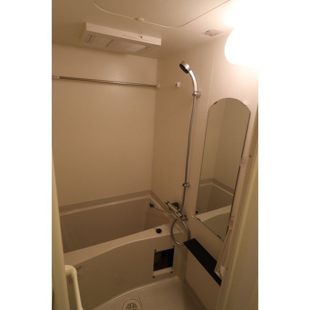 プレサンスブルーム東三国の浴室