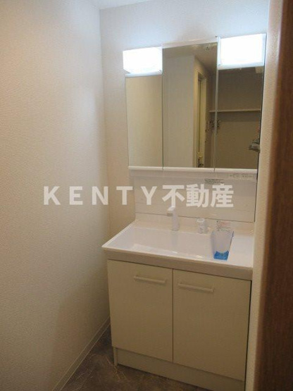 【洗面所】 | ＡＲＣＯＢＡＬＥＮＯ ＵＭＥＹＡＳＨＩＫＩ | 忙しい朝には欠かせない洗面所です