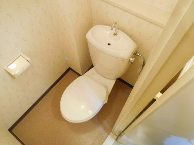 高槻市栄町３丁目の賃貸マンションのトイレ