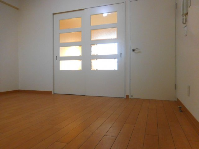 高槻市栄町３丁目の賃貸マンションの居間・リビング