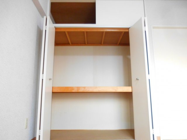 高槻市栄町３丁目の賃貸マンションの収納