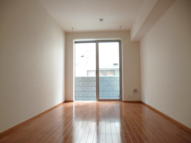 ヴィルヌーヴ阿佐ヶ谷の居間・リビング|★洋室は広々８帖です★