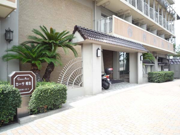 エントランスは清澄通り沿いにございます。