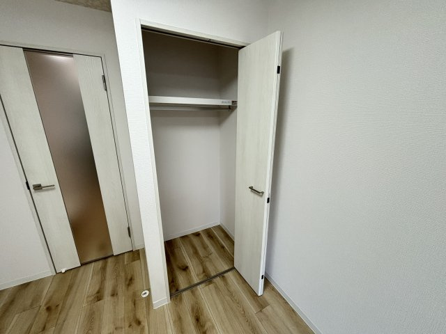 洋室内にクローゼット完備