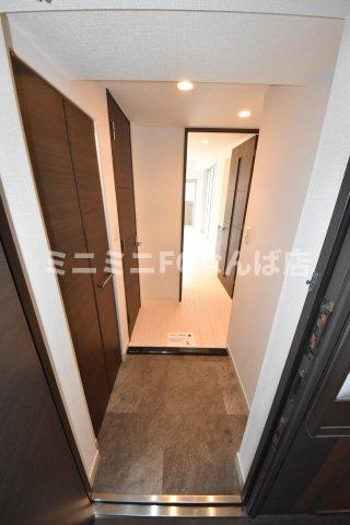 プレサンス堺筋本町フィリアの玄関