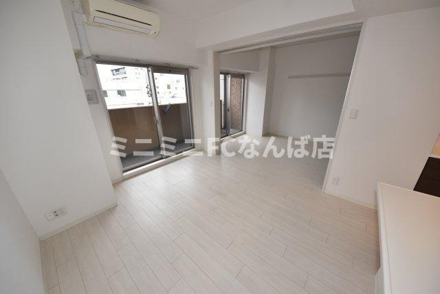 プレサンス堺筋本町フィリアの居間・リビング