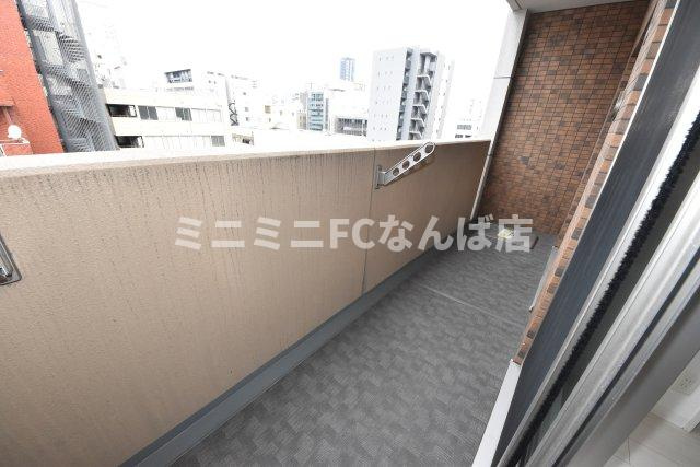 プレサンス堺筋本町フィリアのバルコニー