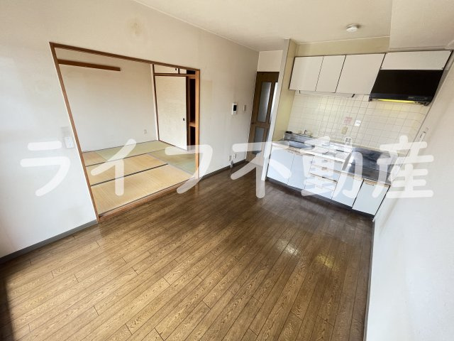 イーストヒル長田の居間・リビング|ゆったりとしたリビングです