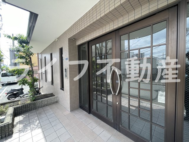 イーストヒル長田のエントランス|落ち着いたエントランスです