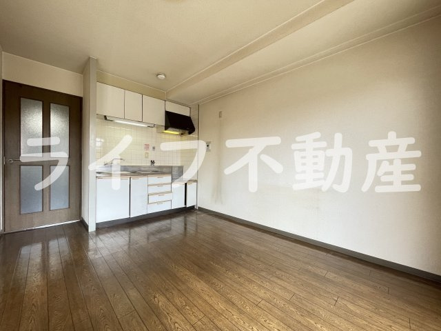 イーストヒル長田の居間・リビング|ゆったりとしたリビングです