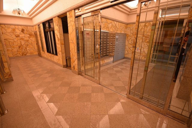 シャトー弁天弐番館のロビー