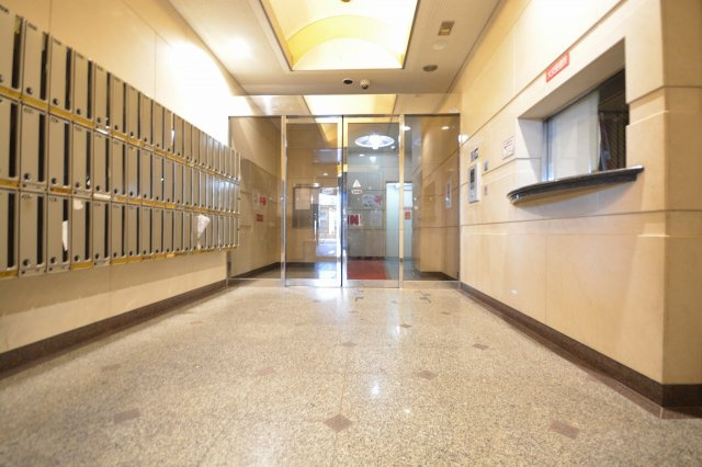 シャトー弁天弐番館のエントランス