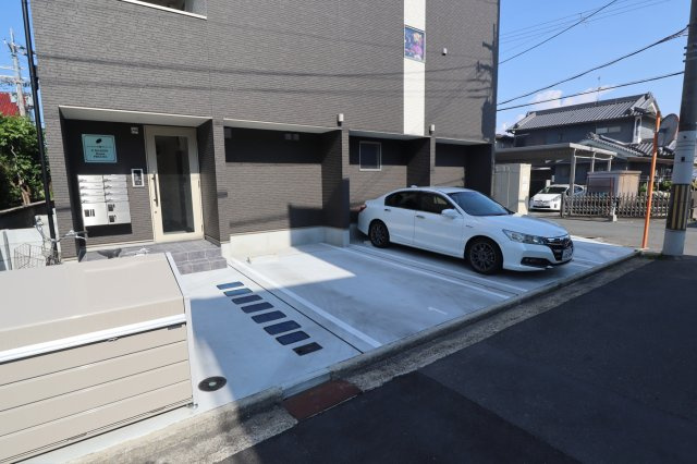 ジーメゾン生駒プレシールの駐車場