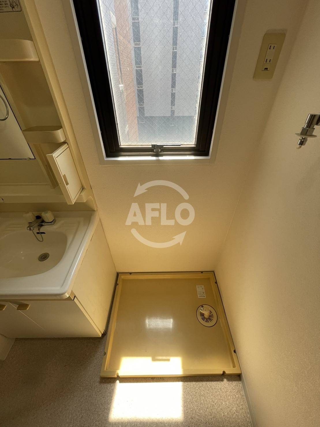 シャトー弁天弐番館（波除小学校区）の洗面所|シャトー弁天弐番館　洗濯機置場