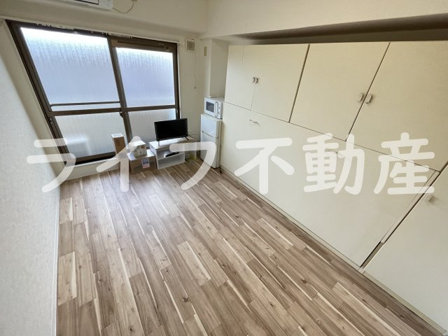 メゾン若江の洋室|広々とした洋室です