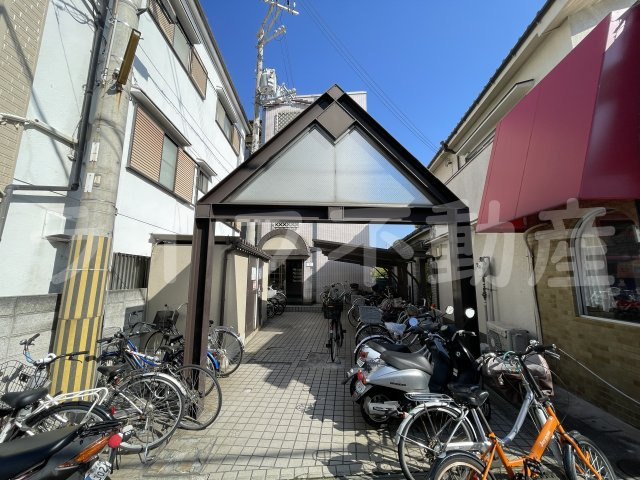 メゾン若江のエントランス|毎日通るエントランスはこのようになっています