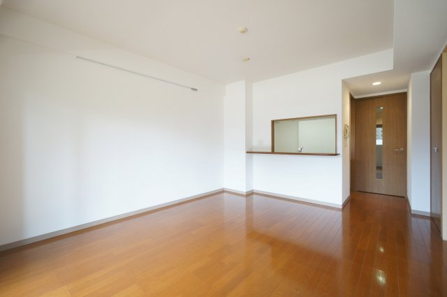 グランダジュール千葉みなとの居間・リビング|ご見学・ご契約時の送迎可能！