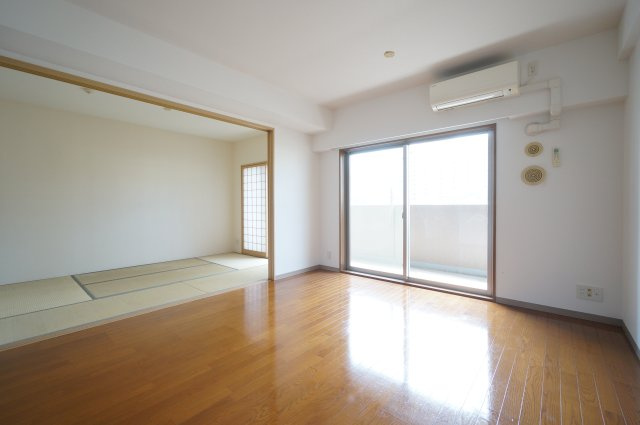 グランダジュール千葉みなとの居間・リビング|当日の見学大歓迎！
※すべて同タイプのお写真です