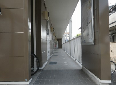 レオパレス宮本長栄のエントランス