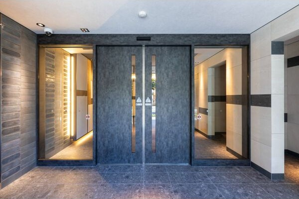 S-RESIDENCE堀田beaute3末入居可能です!条件あり!のエントランス