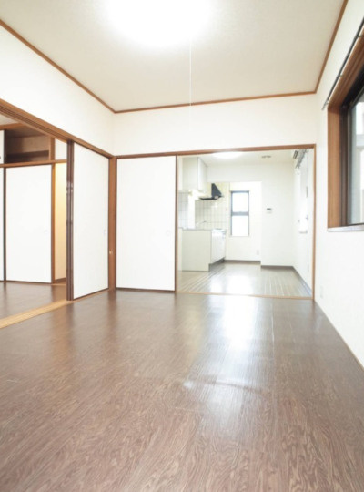 ドゥエルイーストの居間・リビング|お問合せは花まる商店まで！