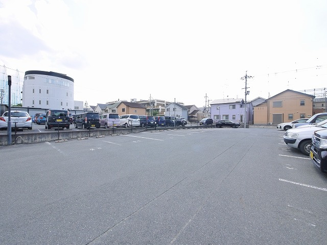 レオパレス八条の駐車場|駐車場があります