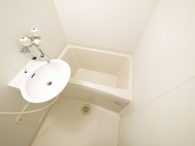 レオパレス八条の浴室|お風呂です