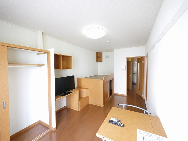 レオパレス八条の居間・リビング|ゆったりとした居間です