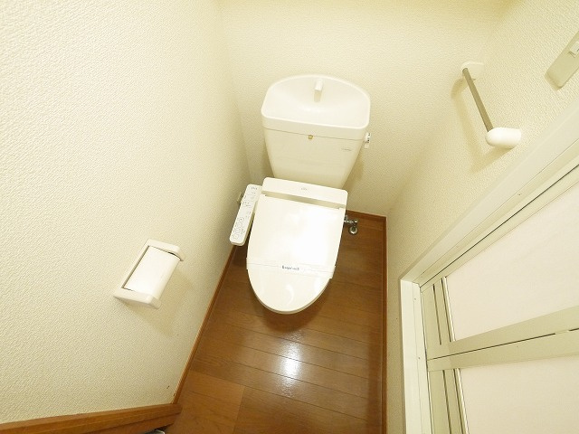 レオパレス八条のトイレ|落ち着いたトイレです