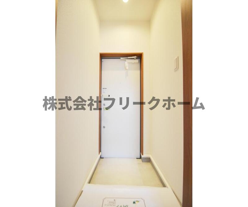 三鷹市井の頭４丁目のアパートの玄関