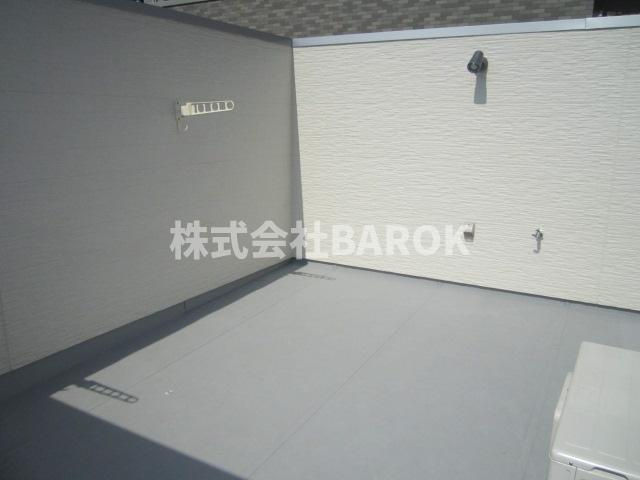 福岡市中央区地行２丁目のアパートのバルコニー