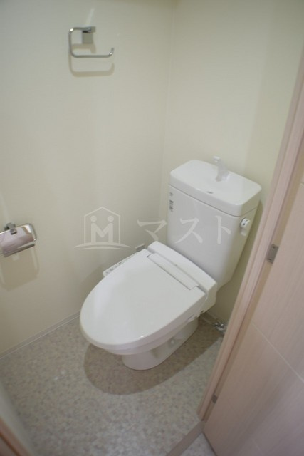 アスヴェル阿波座ブルーアースのトイレ|フロアーによってカラーが異なります。