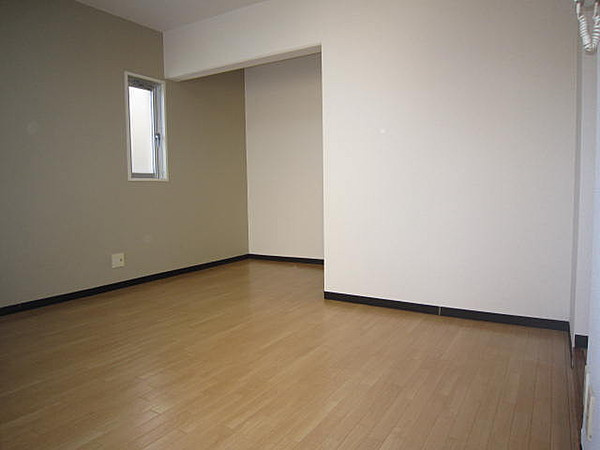 ロイヤルメゾン魚崎2の居間・リビング