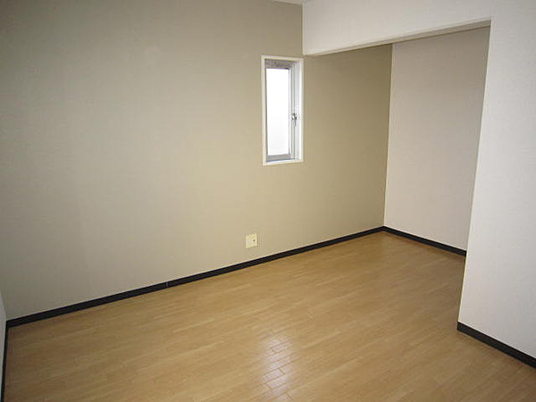 ロイヤルメゾン魚崎2の居間・リビング