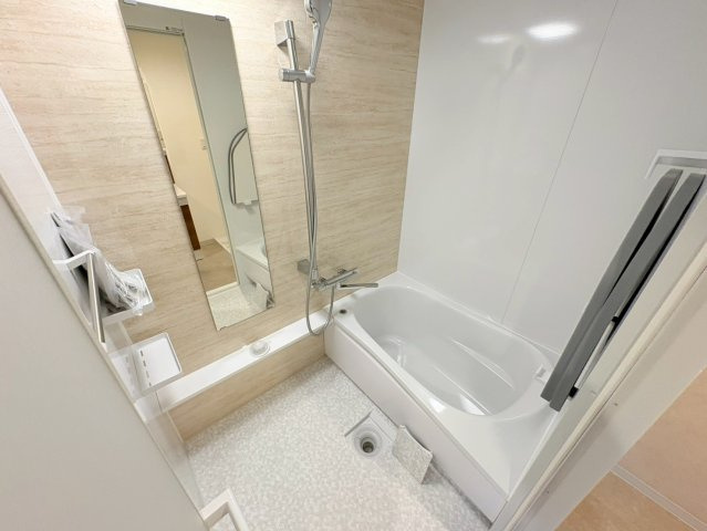 ロイヤルメゾン岡本の浴室