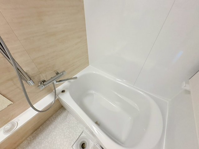 ロイヤルメゾン岡本の浴室