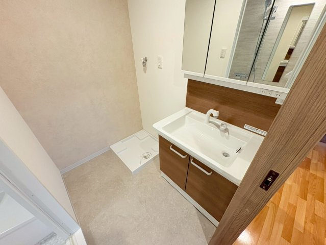 ロイヤルメゾン岡本の独立洗面台