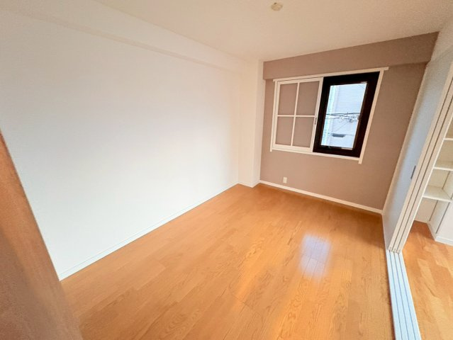 ロイヤルメゾン岡本の居間・リビング