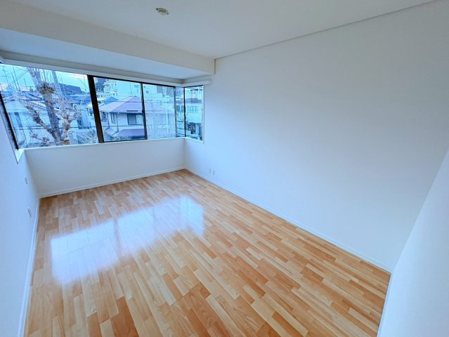 ロイヤルメゾン岡本の居間・リビング