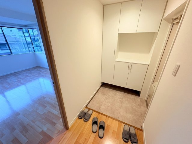 ロイヤルメゾン岡本の玄関