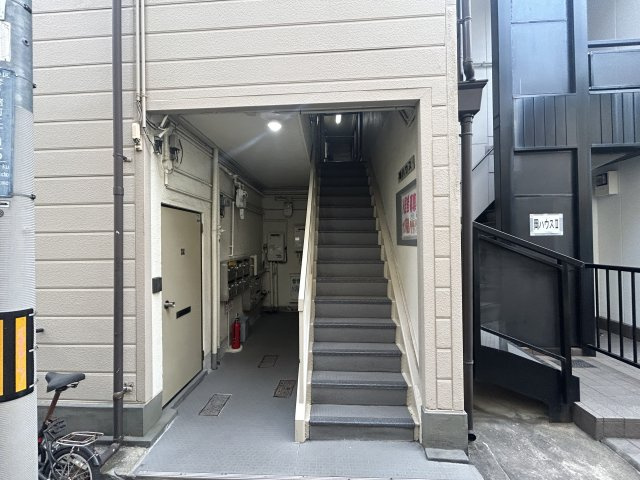 岡ハウスのエントランス