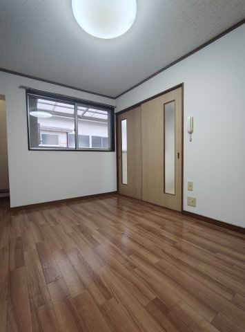 岡ハウスの居間・リビング