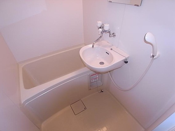 HU岩屋ハイツの浴室