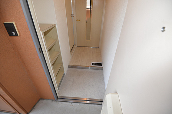 ダイアパレス王子公園の玄関